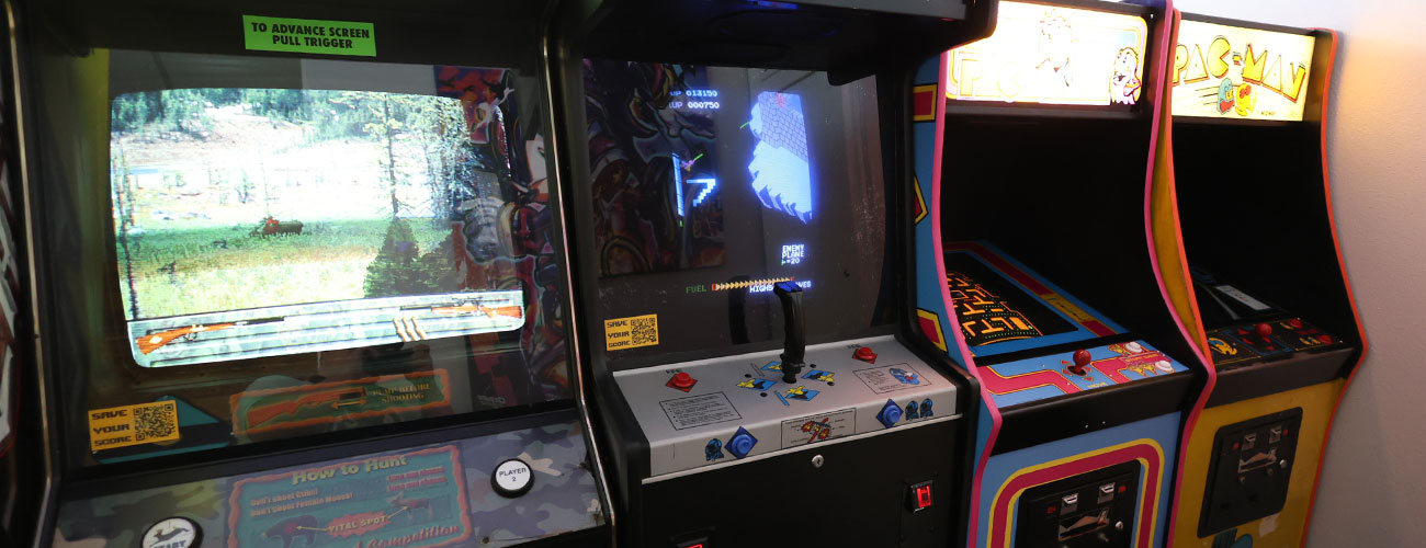 end row of arcade games